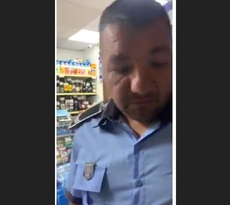  Poliţist local, amendat cu 500 de lei pentru că a intrat într-un magazin şi nu purta mască