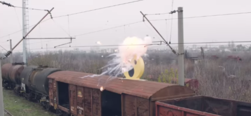  VIDEO: Explozii pe vagoane. Campanii CFR  de a-i descuraja pe tineri să-și facă selfie pe trenuri