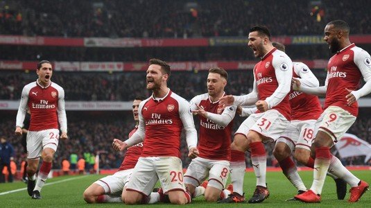  Arsenal a învins deţinătoarea trofeului şi s-a calificat în finala Cupei Angliei