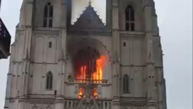  Un bărbat originar din Rwanda a fost reţinut de poliţie în legătură cu incendiul de la catedrala din Nantes