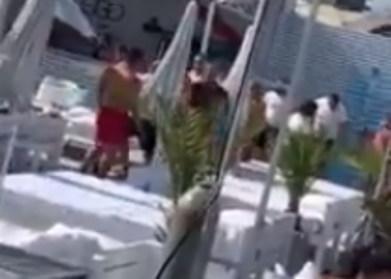  VIDEO: Bătaie în toată regula pe o terasă din Mamaia din cauza muzicii. Trei persoane au fost duse la spital