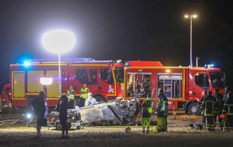  Cinci copii, între 3 și 14 ani, din aceeași familie, morți într-un Renault Scenic care a luat foc pe șosea, în Franța