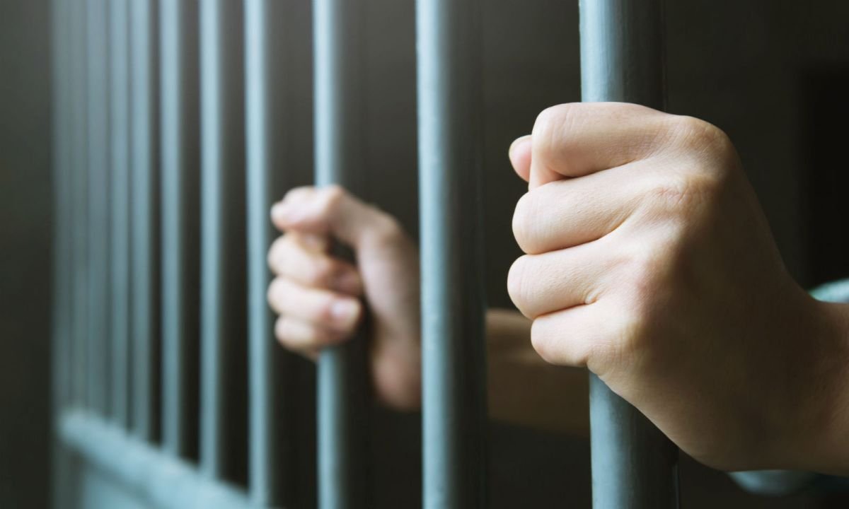  700 de criminali și violatori scoși eliberați din pușcărie de la începutul anului. Trei erau condamnați pe viață