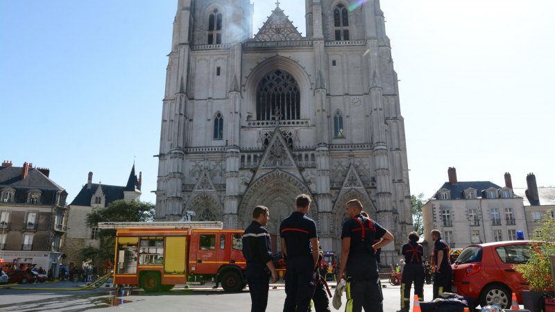  Catedrala din Nantes a fost incendiată de unul dintre voluntari