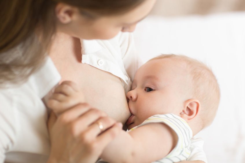  Petiţie pe internet pentru susţinerea alăptării. Multe mame renunţă încă din maternitate!