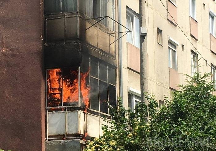  Incendiu la un apartament din cartierul Alexandru. Se intervine în forţă