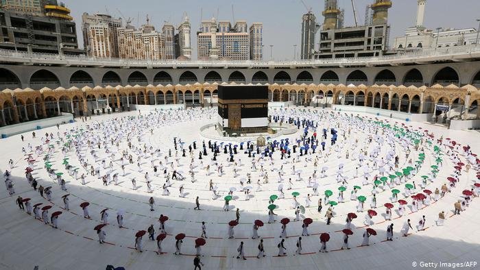  Pelerinii se despart de Mecca şi vor trebui să respecte o perioadă de izolare la domiciliu