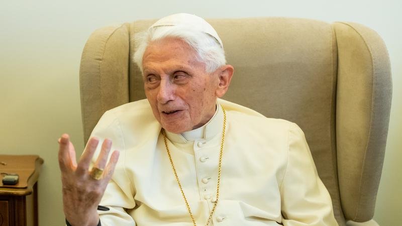  Papa emerit Benedict al XVI-lea este afectat major de la o boală infecţioasă