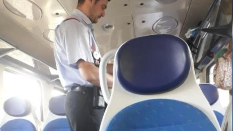  Şeful de tren filmat fără mască de protecţie a fost retrogradat