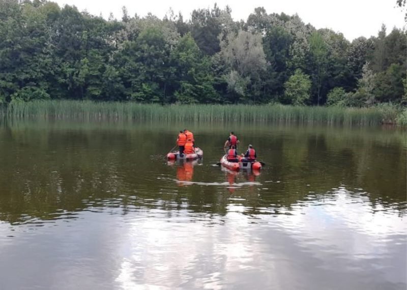  Doi tineri, de 11 şi 18 ani, au murit înecaţi. Copilul trăia când a fost găsit
