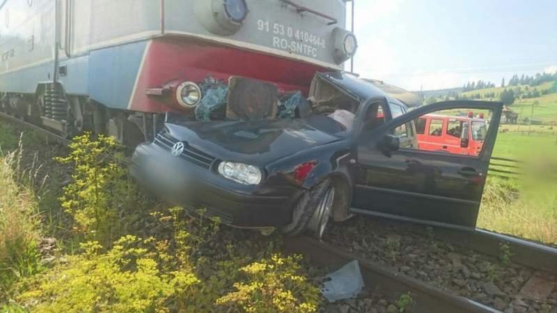  VIDEO: Tragedie pe calea ferată la Suceava. Un șofer a murit după ce a fost lovit de un tren