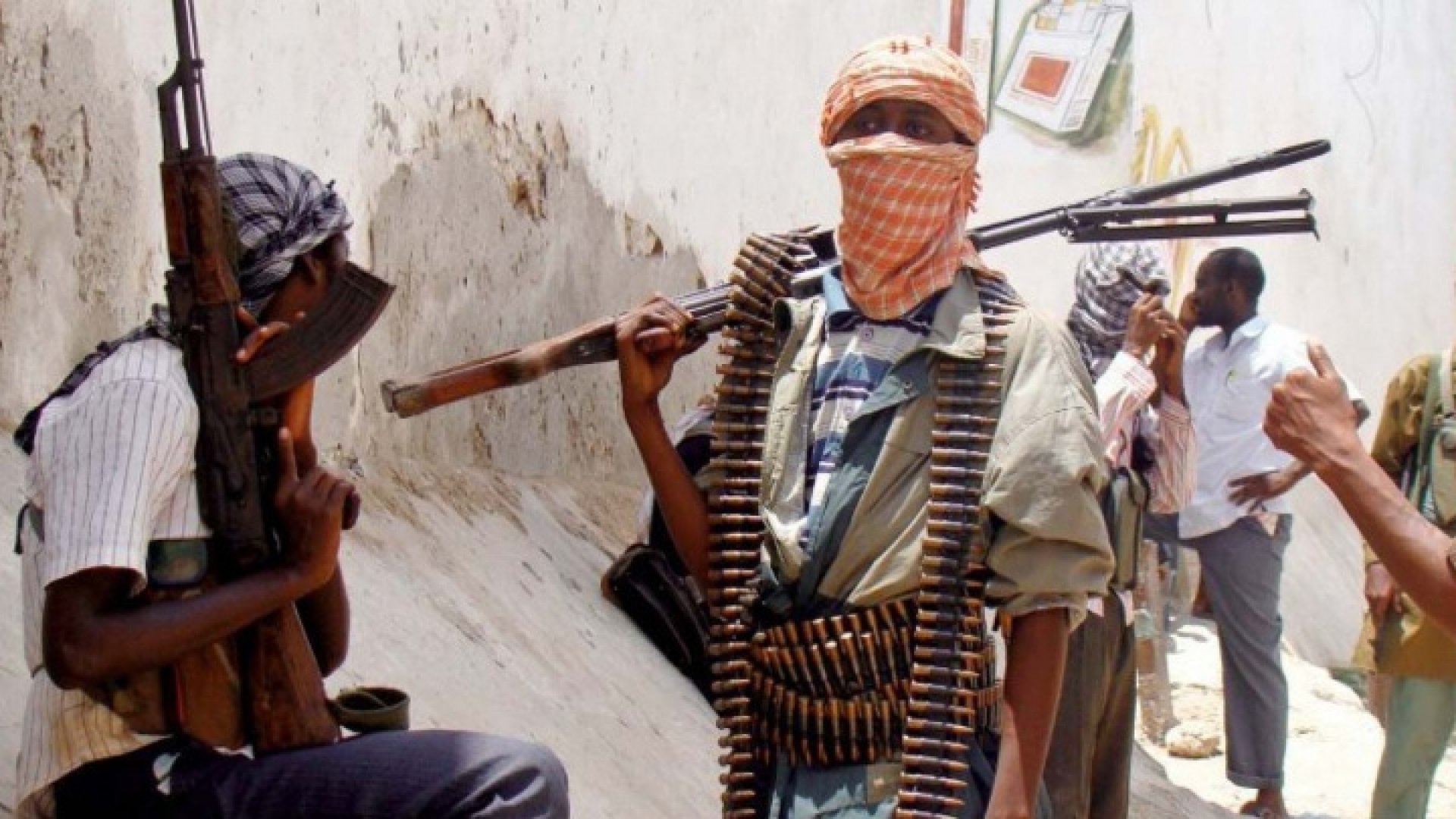  Opt persoane, între care şase turişti francezi, ucise de indivizi înarmaţi într-o excursie în Niger