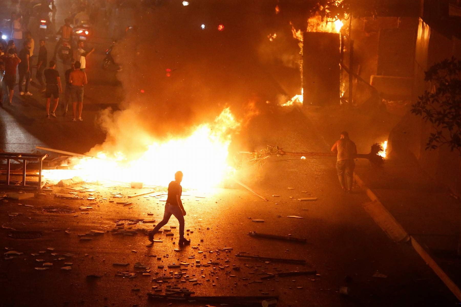  VIDEO-Explozia din Beirut: Poliţia a tras cu gaze lacrimogene în protestatari