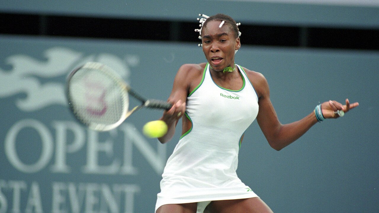  Venus Williams a învins-o pe Azarenka şi va juca în turul doi la Lexington contra surorii sale