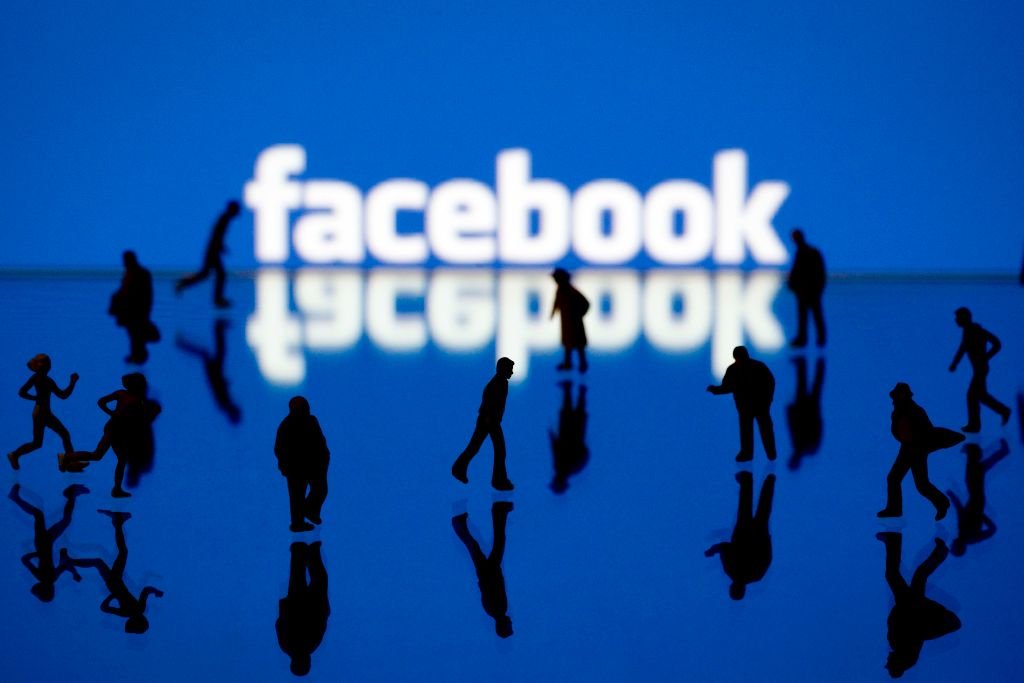  Facebook interzice stereotipurile rasiste la adresa persoanelor de culoare şi evreilor