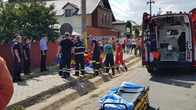  Tragedie la Leţcani: un electrician a murit în vârful stâlpului pe care lucra