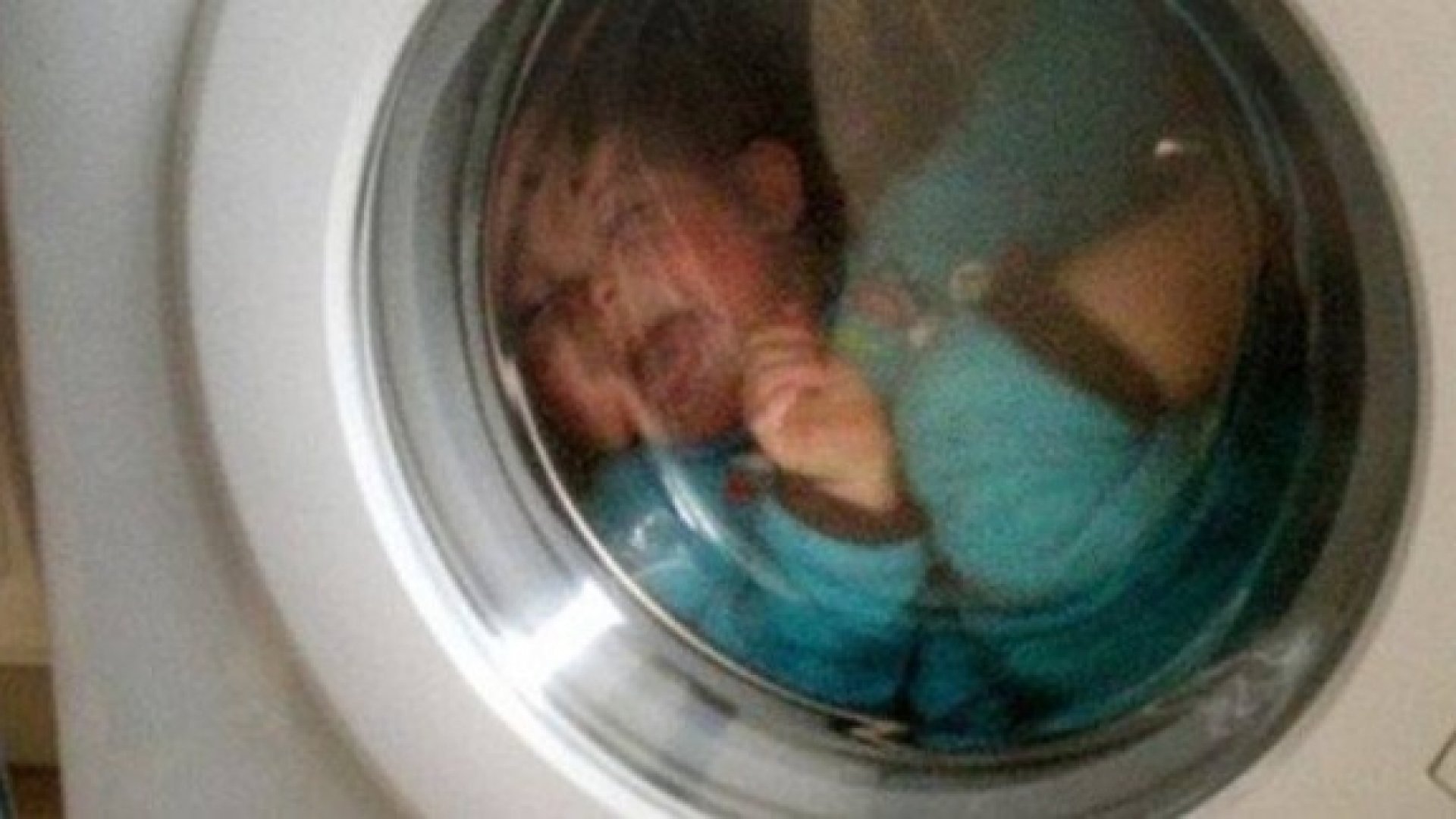  Copil de 7 ani găsit asfixiat în mașina de spălat, în Tulcea