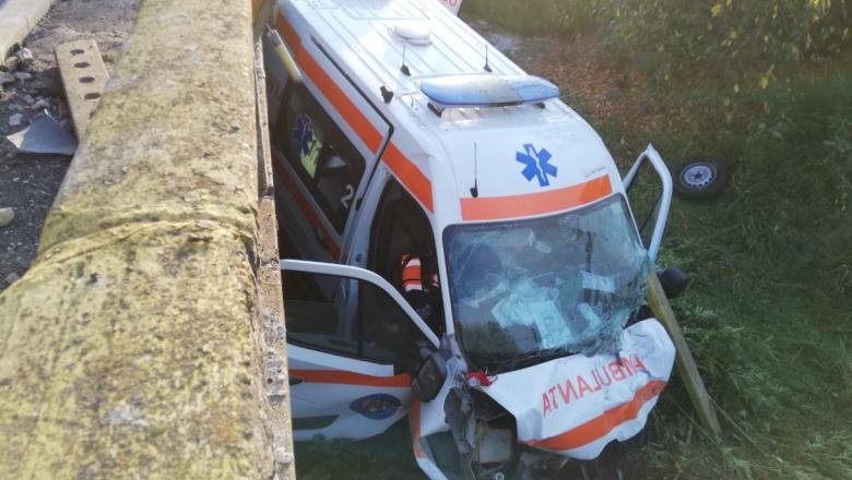  A murit pacienta cu coronavirus din ambulanța prăbușită de pe pod, în Gorj