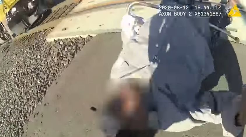  (VIDEO) La un pas să fie zdrobit. Bărbat salvat în ultima secundă de pe calea ferată