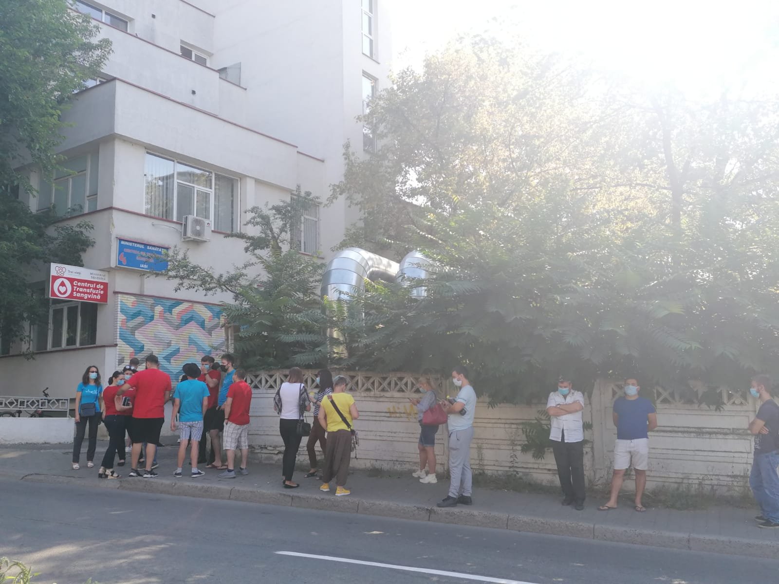  FOTO: Coadă la donat sânge în Iași. Primarul a promis câte 500 de lei