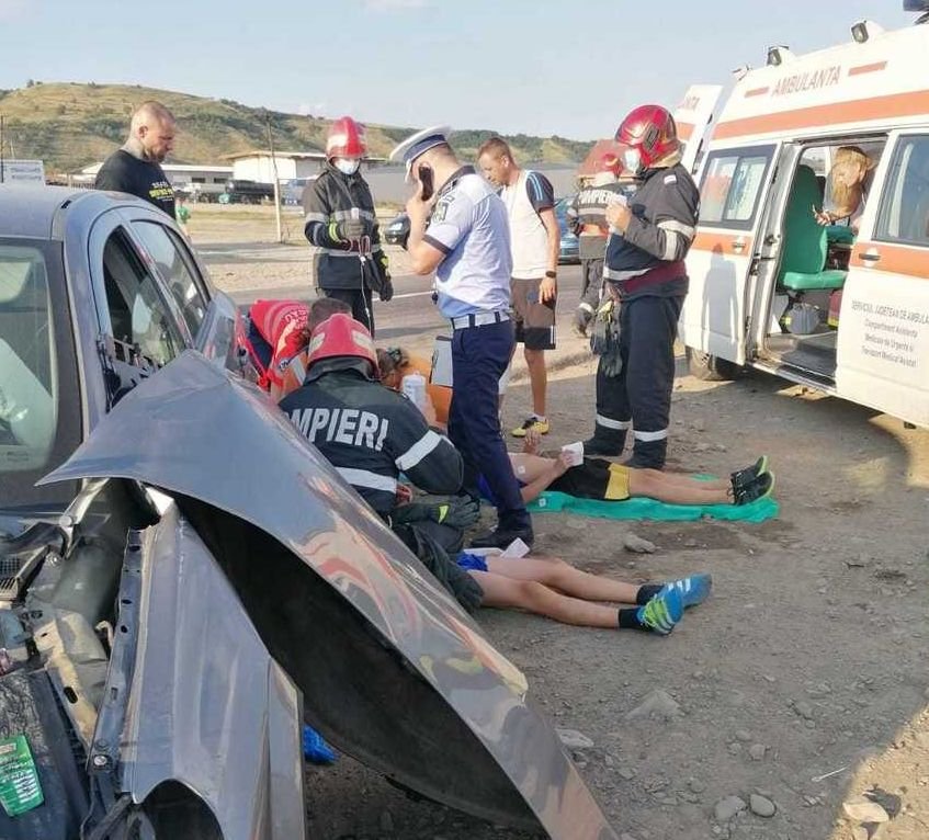 Bacău: Cinci copii, la spital în urma unui accident în care au fost implicate două autoturisme