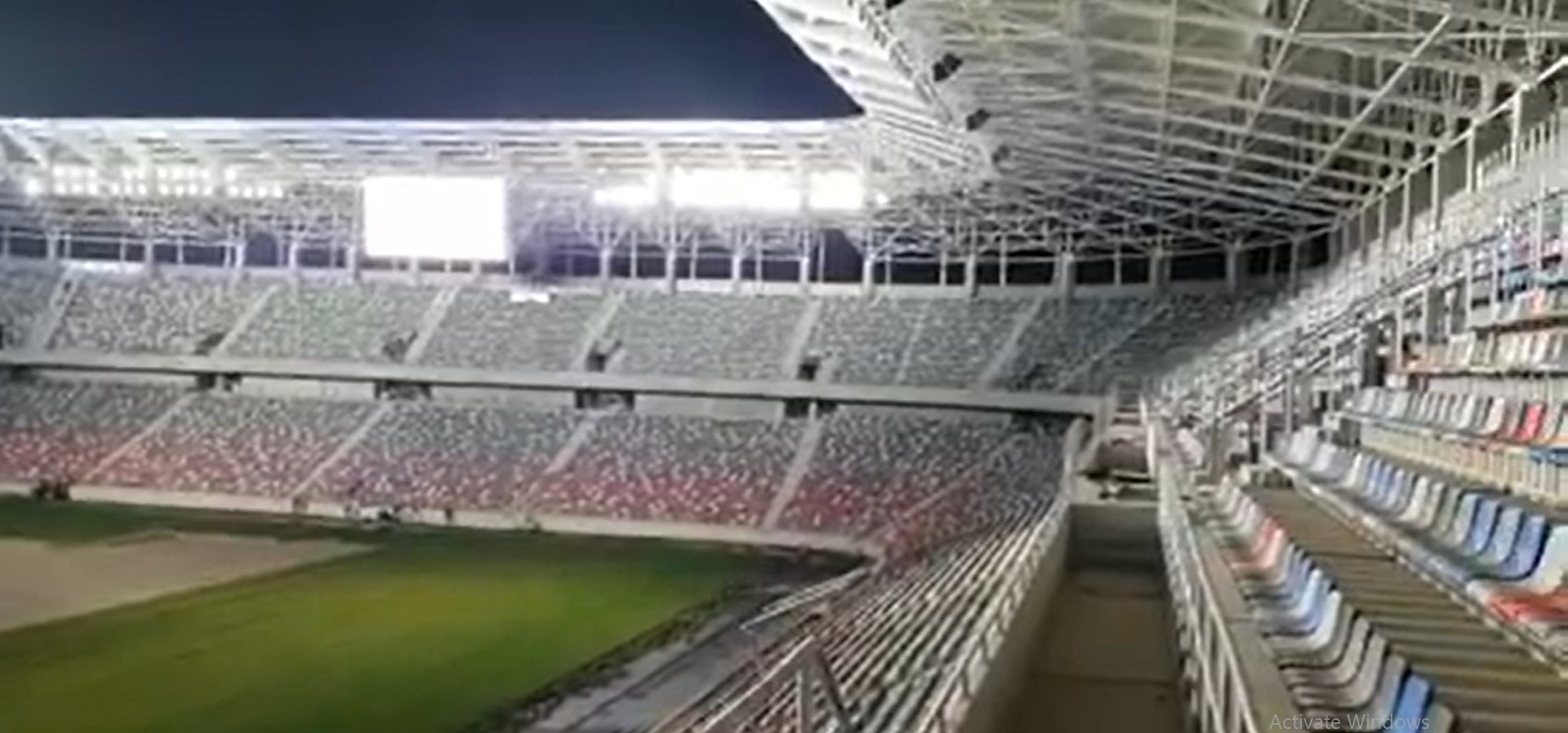  VIDEO: Imagini spectaculoase cu noua arenă Ghencea: se fac probe de sunet şi la nocturnă