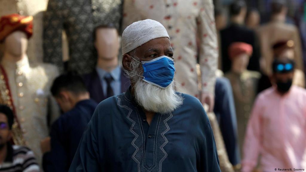  Minunea din Pakistan: Numărul cazurilor de coronavirus au scăzut brusc fără nici o explicaţie