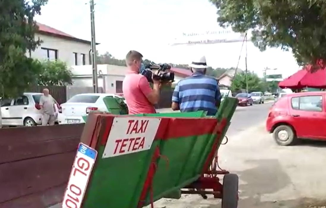  Singurul taxi-căruță din Europa se află în România. Cât costă o cursă de la gară