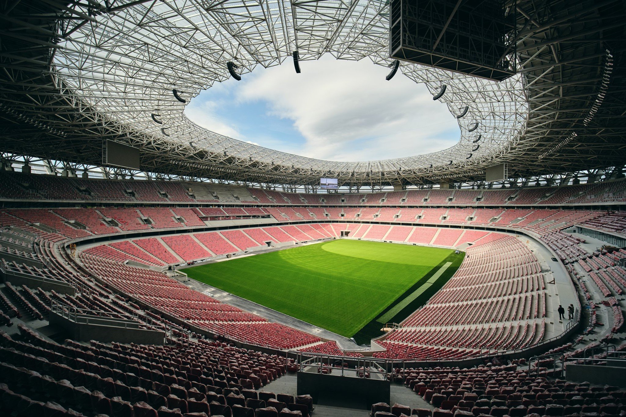  UEFA: Spectatorii revin în tribune la Supercupa Europa, în limita a 30 la sută din capacitatea stadionului de la Budapesta