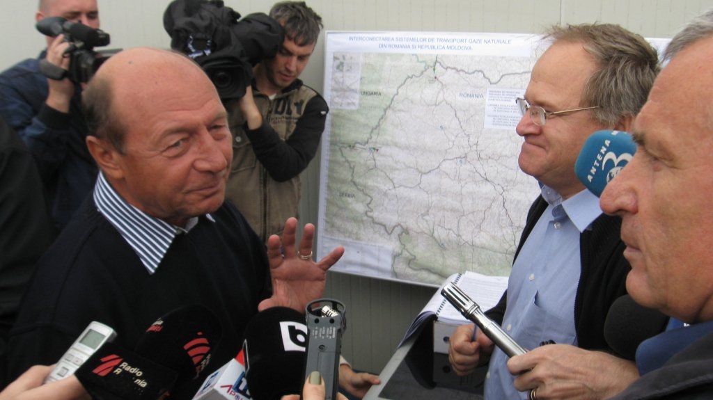  Băsescu, venit neanunţat, a găsit doar ziarişti pe şantierul gazoductului (FOTO&VIDEO)