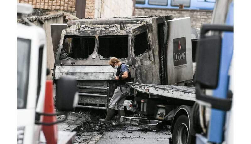  Jaf ca-n filme, în Franța: indivizi înarmați au furat 9 milioane de euro dintr-o camionetă blindată