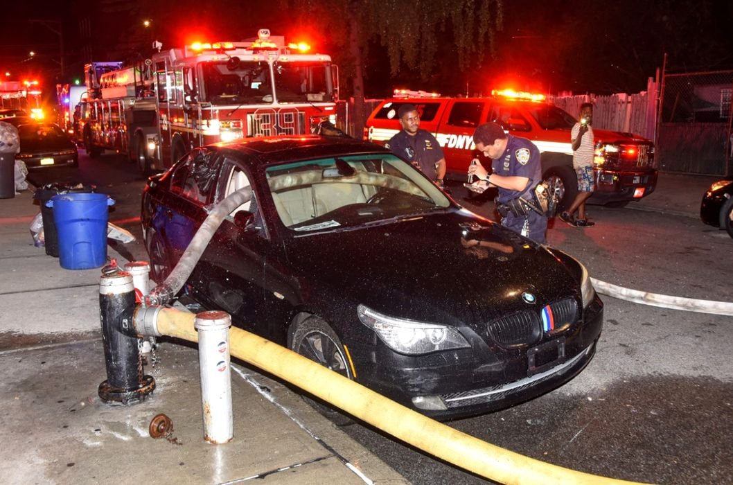  Răzbunarea unor pompieri cărora un BMW le tăia accesul la hidrantul cu apă