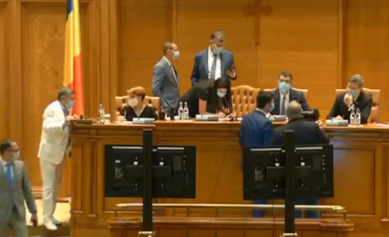  VIDEO: Eșec al PSD în Parlament: moțiunea de cenzură nu a mai fost dezbătută și votată pentru că nu a fost cvorum