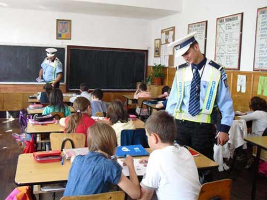  MAI anunţă înfiinţarea Poliţiei Siguranţă Şcolară, care va funcţiona de la începerea noului an şcolar