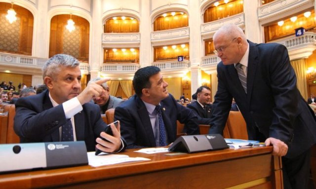  În plină luptă cu clanurile, Iordache & Bădălău (PSD) modifică legea în folosul celor care-o încalcă