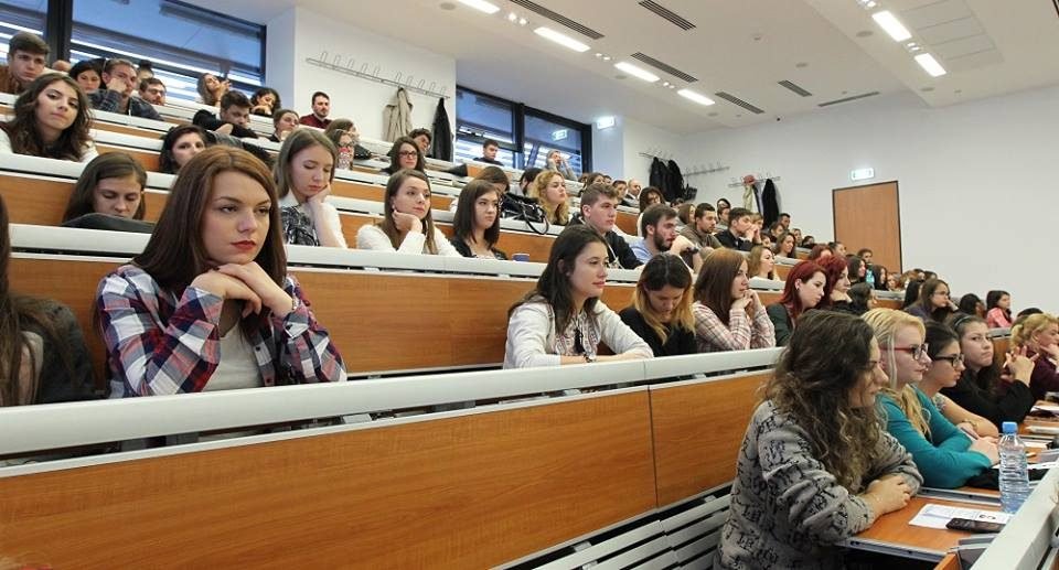  Ministerul Educației, tras de urechi de către studenți: Recomandările pentru începerea anului univeristar sunt generale și insuficiente