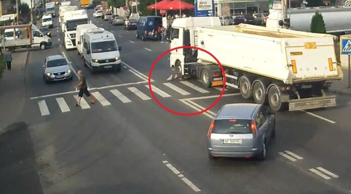  VIDEO: O femeie este strivită de un camion pe trecerea din Tg. Frumos. ATENȚIE! IMAGINI CU PUTERNIC IMPACT EMOȚIONAL