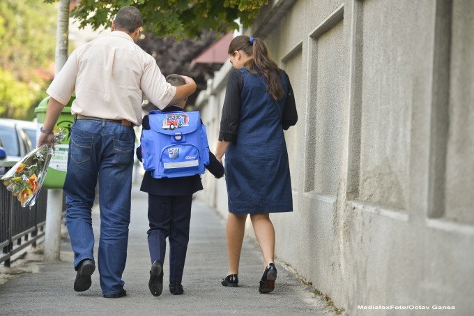  Parintii care nu-si duc copiii la scoala pot fi sanctionati cu inchisoare sau amenda penala (avocat)
