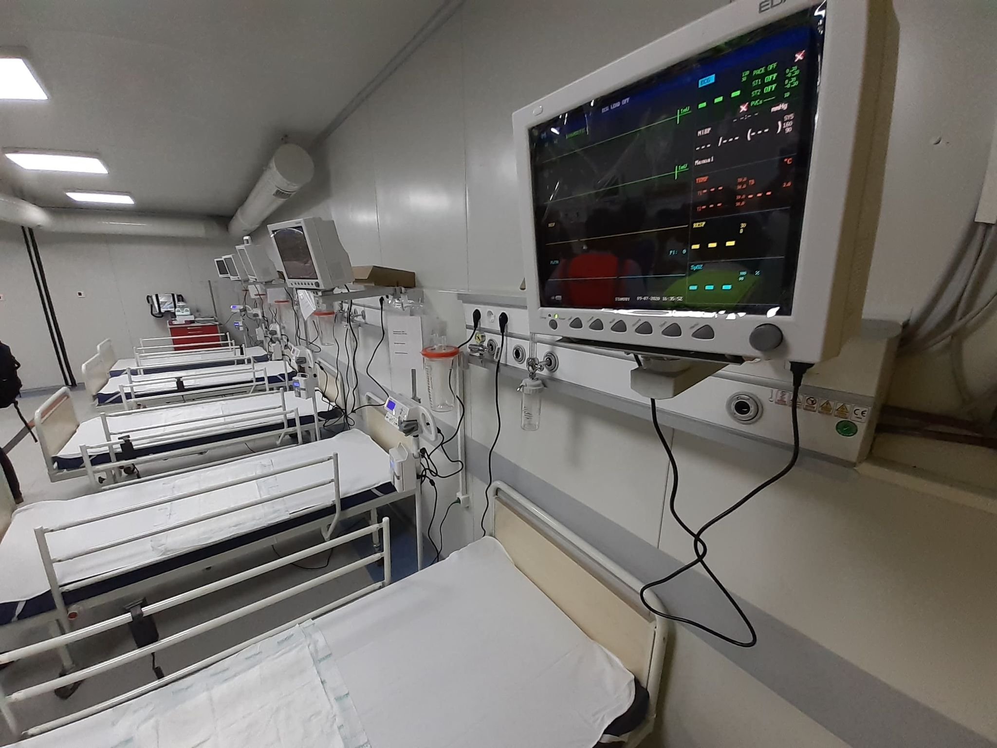  VIDEO: În sfârșit, s-a inaugurat spitalul mobil la Lețcani. Cât mai durează până va primi pacienţi?