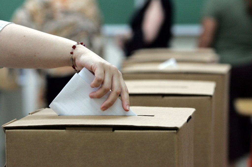  Cum se va vota cu urna mobila la alegerile locale. Cererea se depune cu o zi inainte