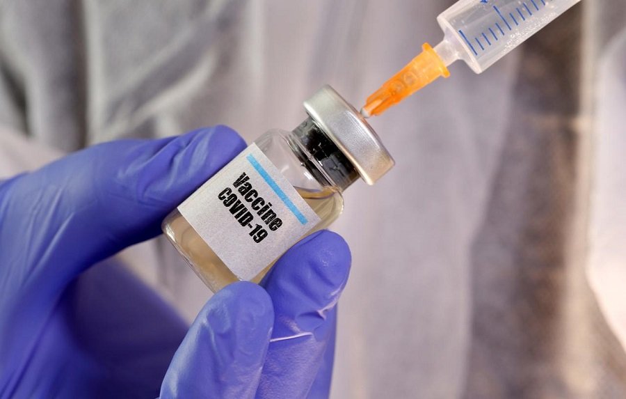  Testarea vaccinului dezvoltat de AstraZeneca şi Universitatea Oxford, suspendată