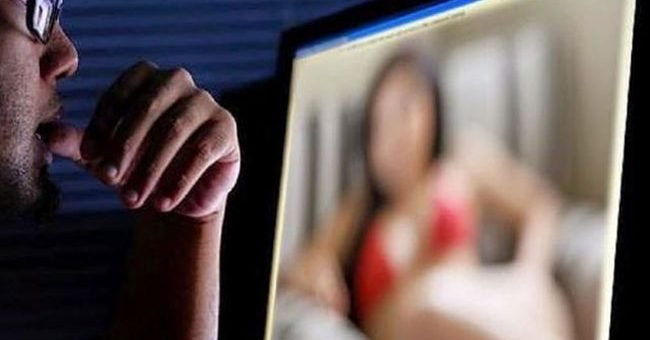  Șantajată la 14 ani după ce a trimis poze compromițătoare unui tânăr cunoscut pe rețelele de socializare