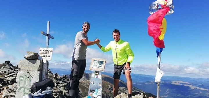 Ajutaţi-o pe Alexandra: doi tineri escaladează munţii de peste 2.500 m într-o campanie caritabilă
