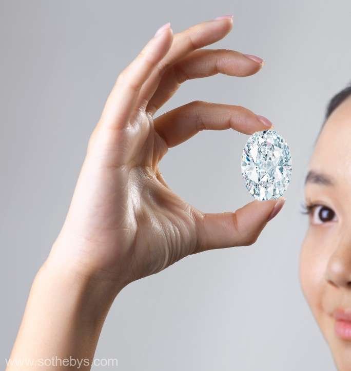  Un diamant de 102 carate ar putea fi vândut la licitaţie cu 30 de milioane de dolari