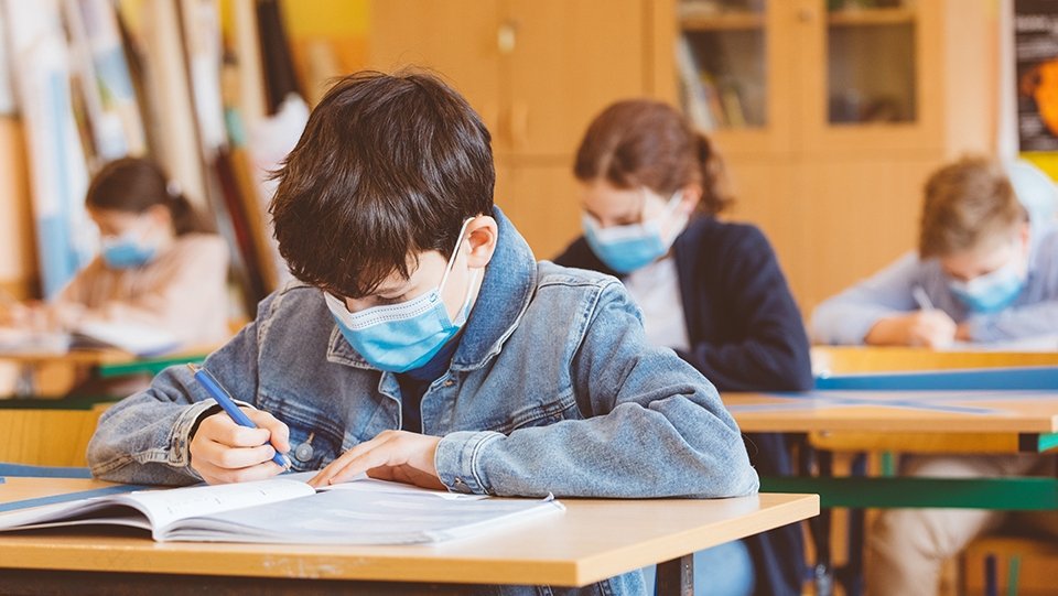  Recomandări oficiale înaintea începerii şcolii: Cum trebuie purtată masca, ce înseamnă distanţare fizică în şcoli