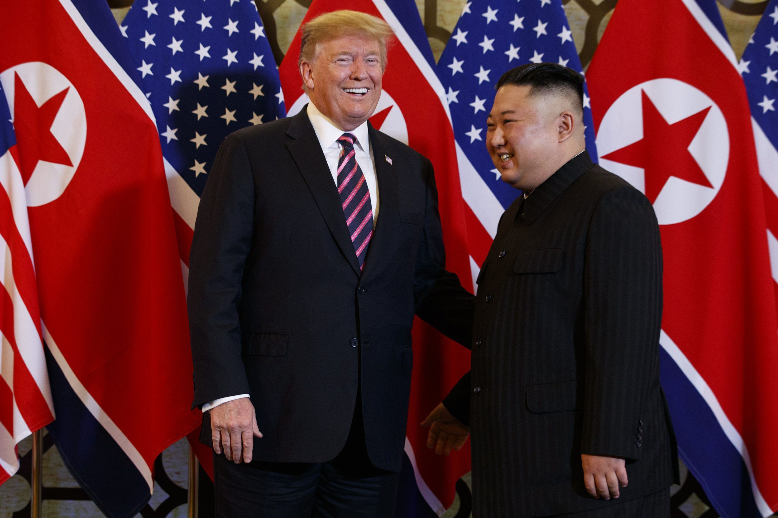  Trump, despre Kim: Și-a ucis unchiul şi i-a plasat trupul pe scări. Capul i-a fost tăiat şi pus pe piept