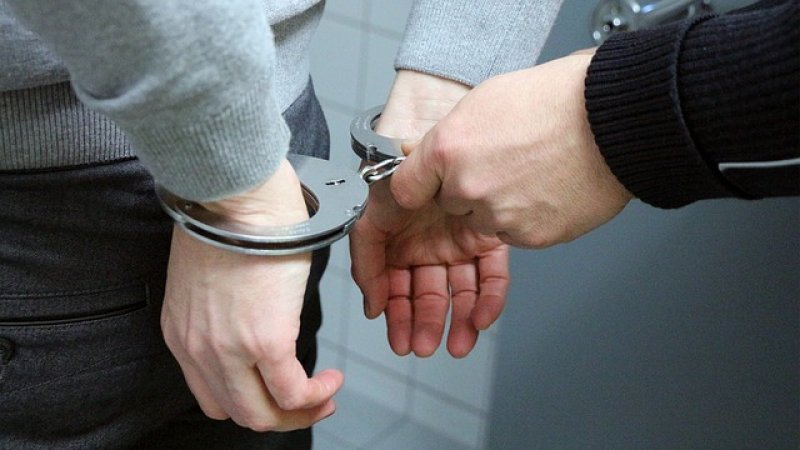  A fost prins individul care a furat o mașină și a lovit altele cinci în vară la Iași