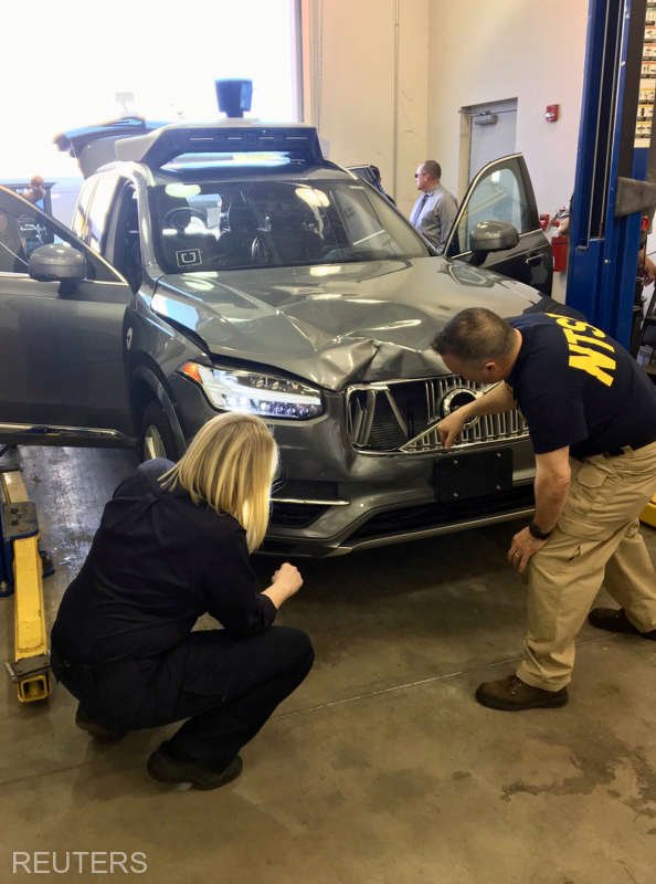  Şoferul de urgenţă al maşinii autonome Uber implicată în accidentul mortal din Arizona, acuzat de omucidere