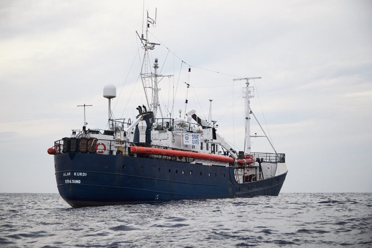  Nava umanitară Alan Kurdi a revenit pe mare şi a salvat 133 de migranţi