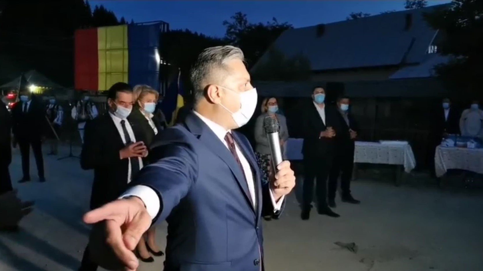  VIDEO: Ludovic Orban, întâmpinat cu huiduieli în Neamț: Mincinoșii! Mincinoșii!